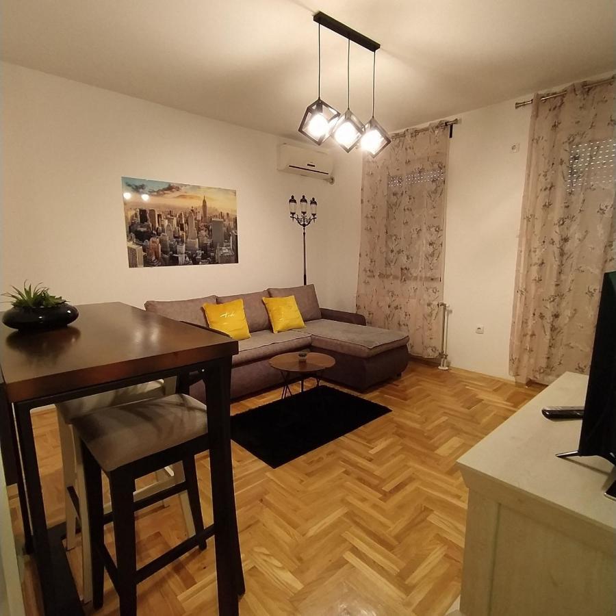 Daniris Apartman Novi Sad Buitenkant foto