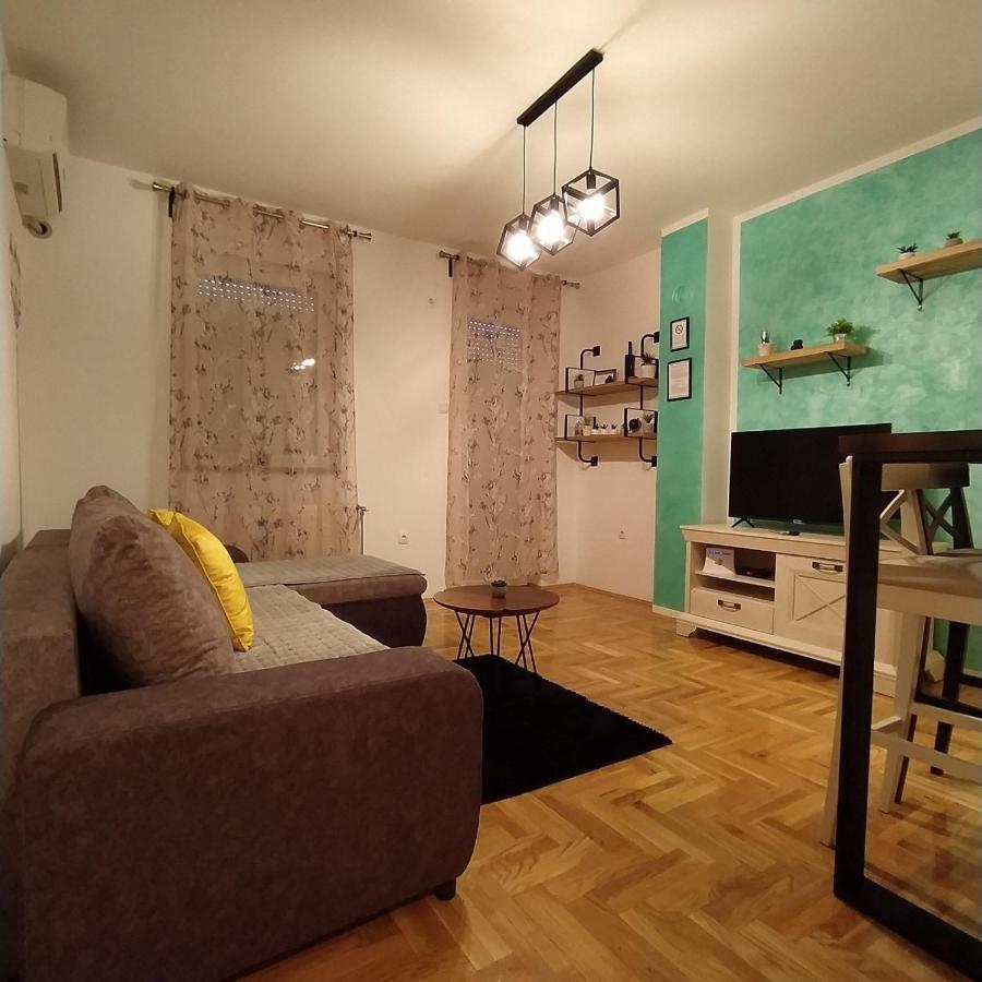 Daniris Apartman Novi Sad Buitenkant foto