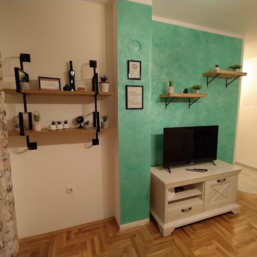 Daniris Apartman Novi Sad Buitenkant foto